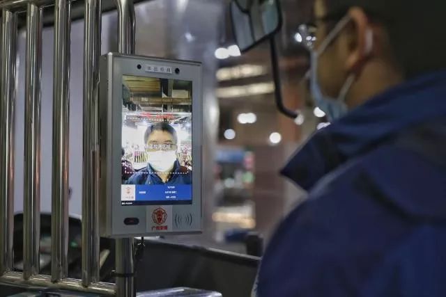 公交車輛乘客測溫預(yù)警解決方案